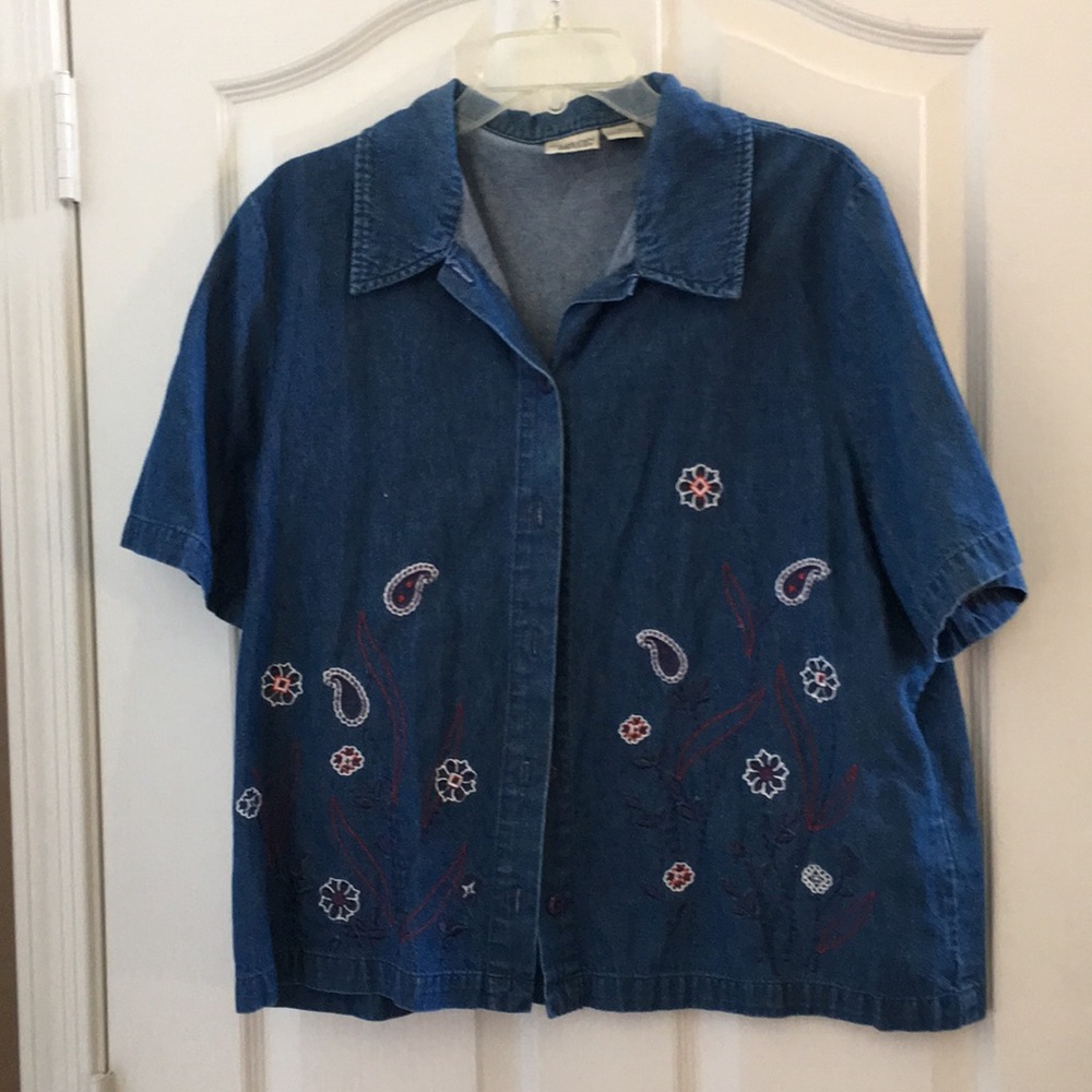 FINAL MARKDOWN Allison Daley embroidered denim blouse large